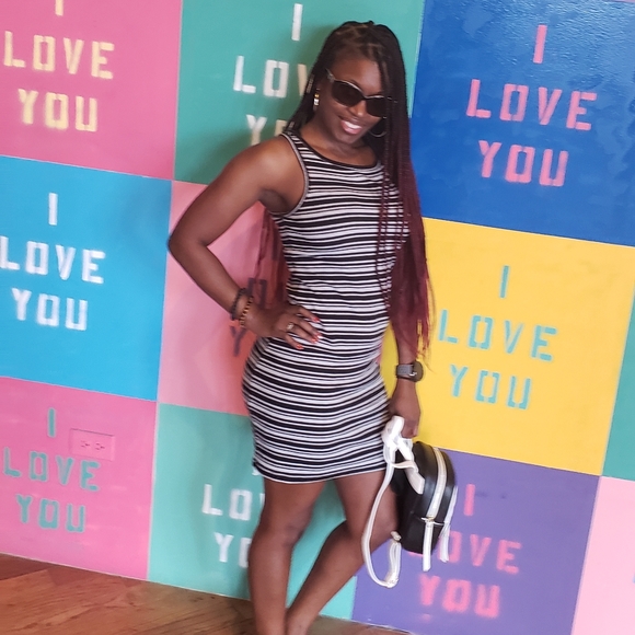 Meet your Posher, Nikkia - Picture 2 of 3